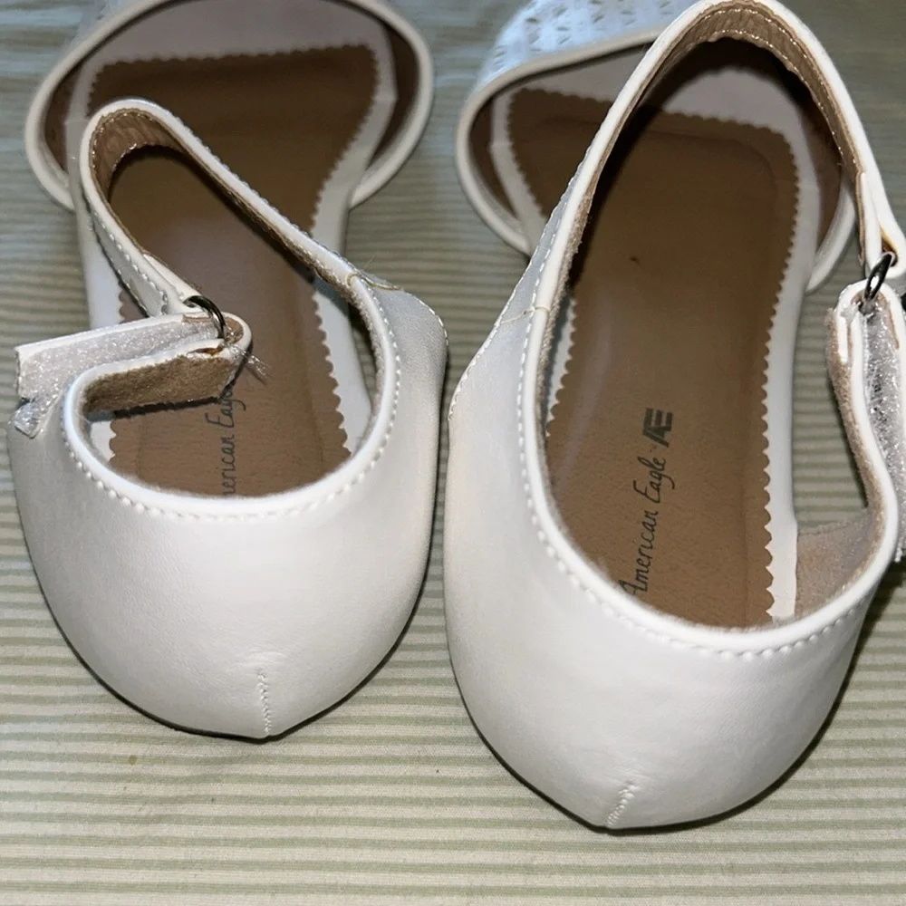 Wore once American Eagle White Mary Janes Size 3 Girls Sandals, Casual Or Dress - Picture 5 of 5